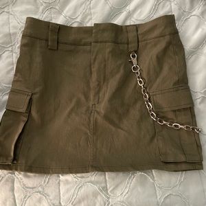 Green cargo mini skirt with chain small